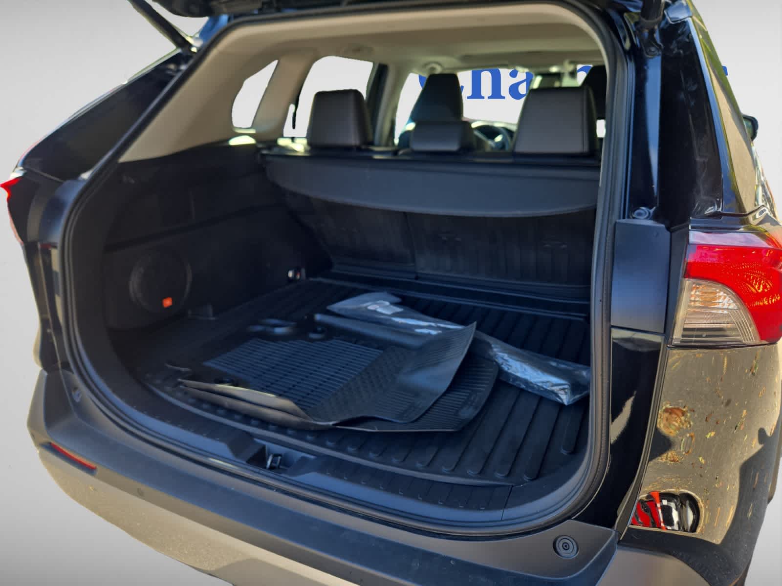 2022 Toyota RAV4 Limited photo 4