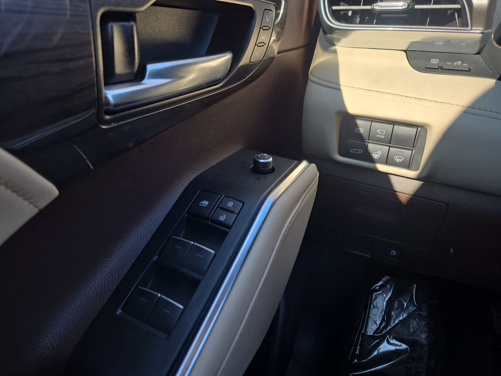 used 2022 Toyota Highlander car, priced at $35,398