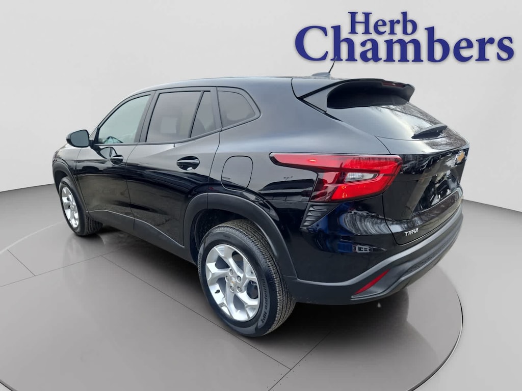 Used 2025 Chevrolet Trax LS SUV