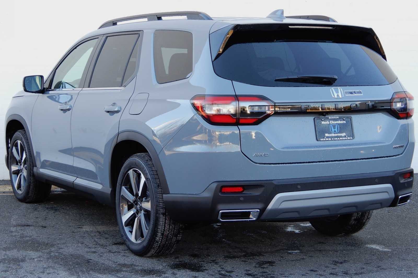 2025 Honda Pilot Touring photo 2