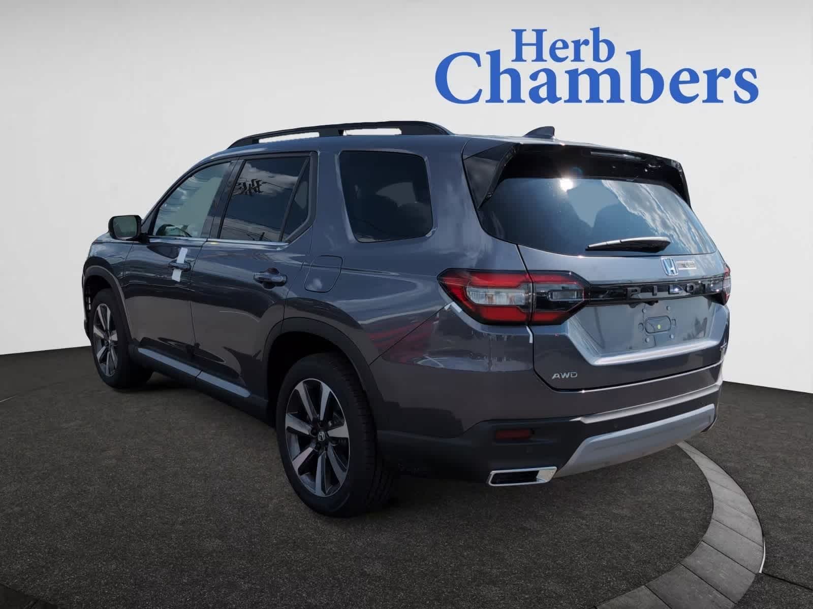 2025 Honda Pilot Touring photo 2