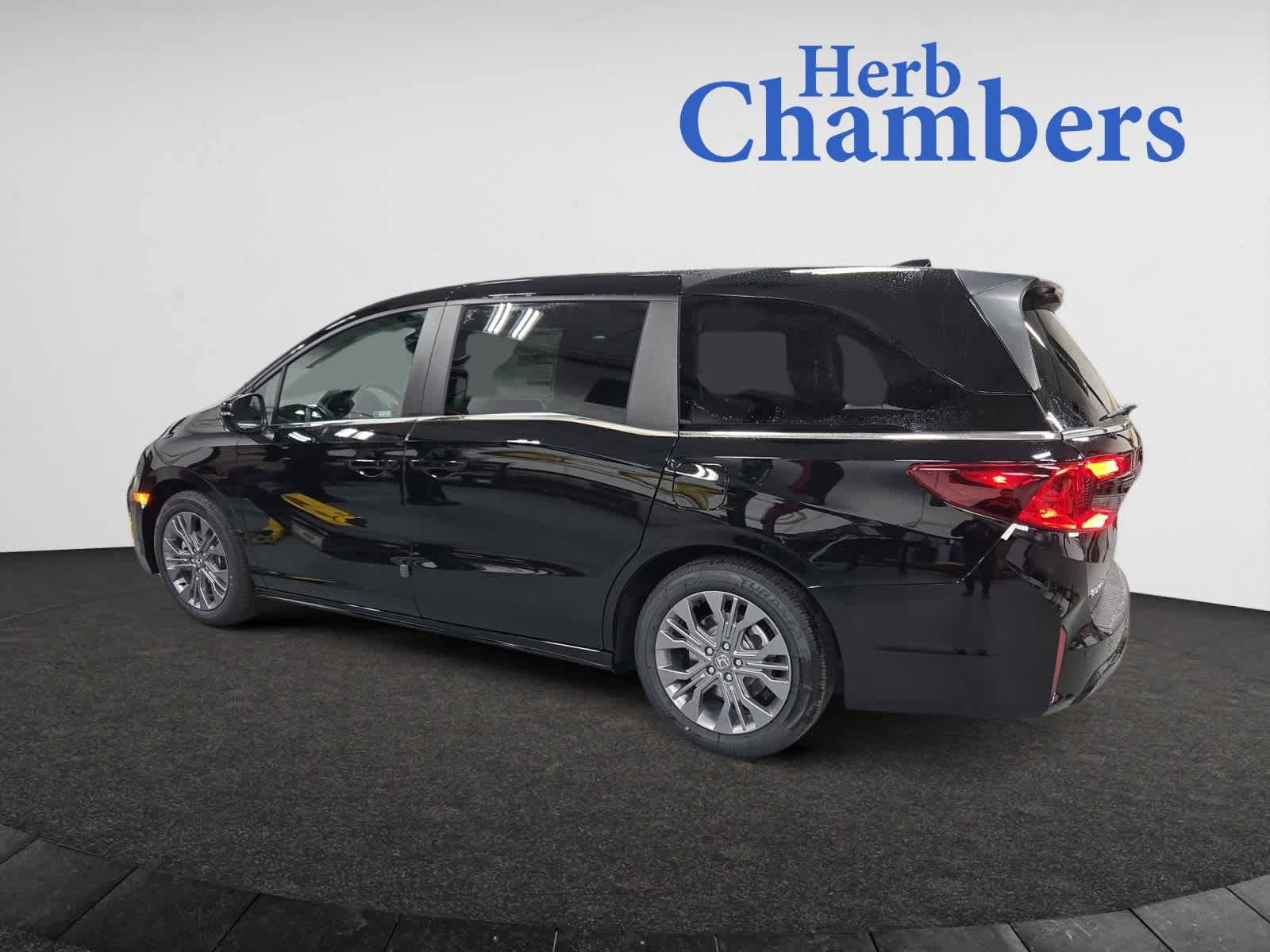 2026 Honda Odyssey Touring photo 3