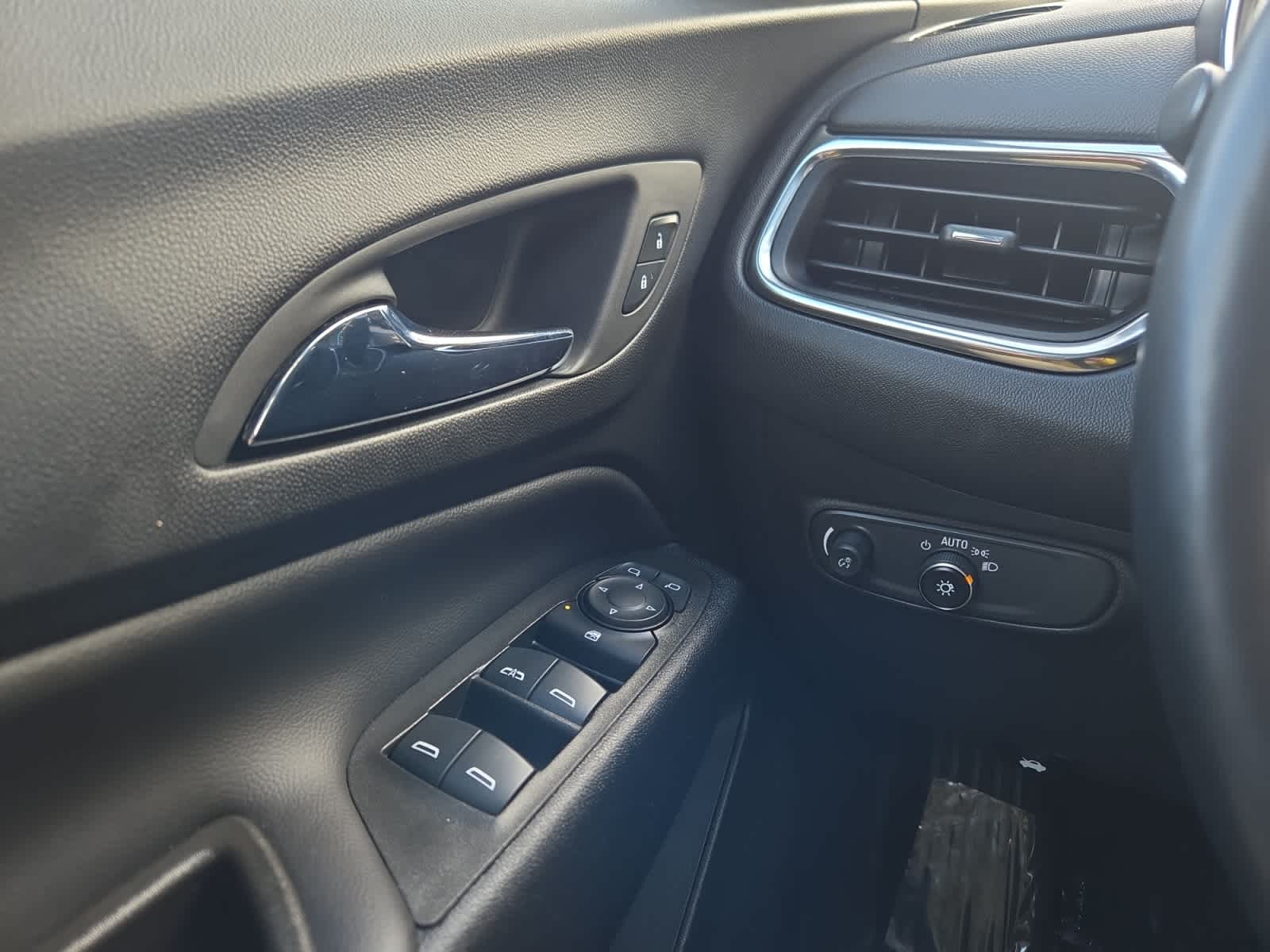 used 2023 Chevrolet Equinox car, priced at $21,498