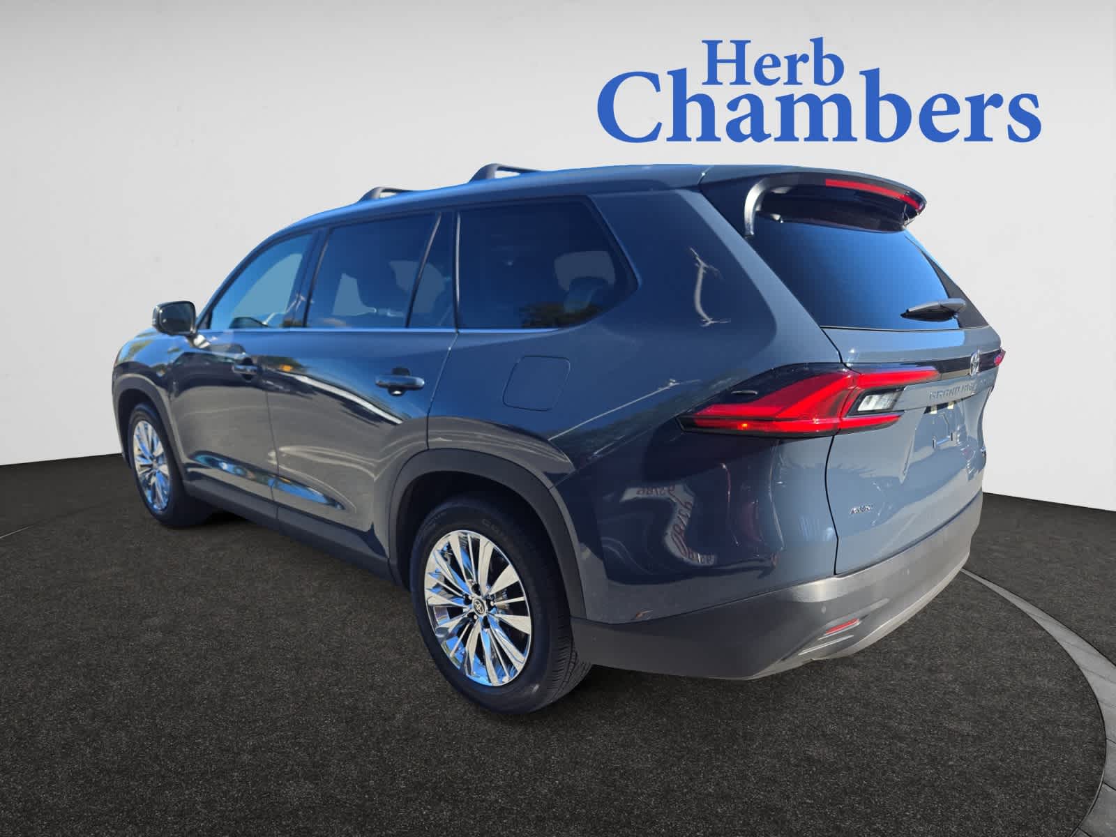 2024 Toyota Grand Highlander Platinum photo 3