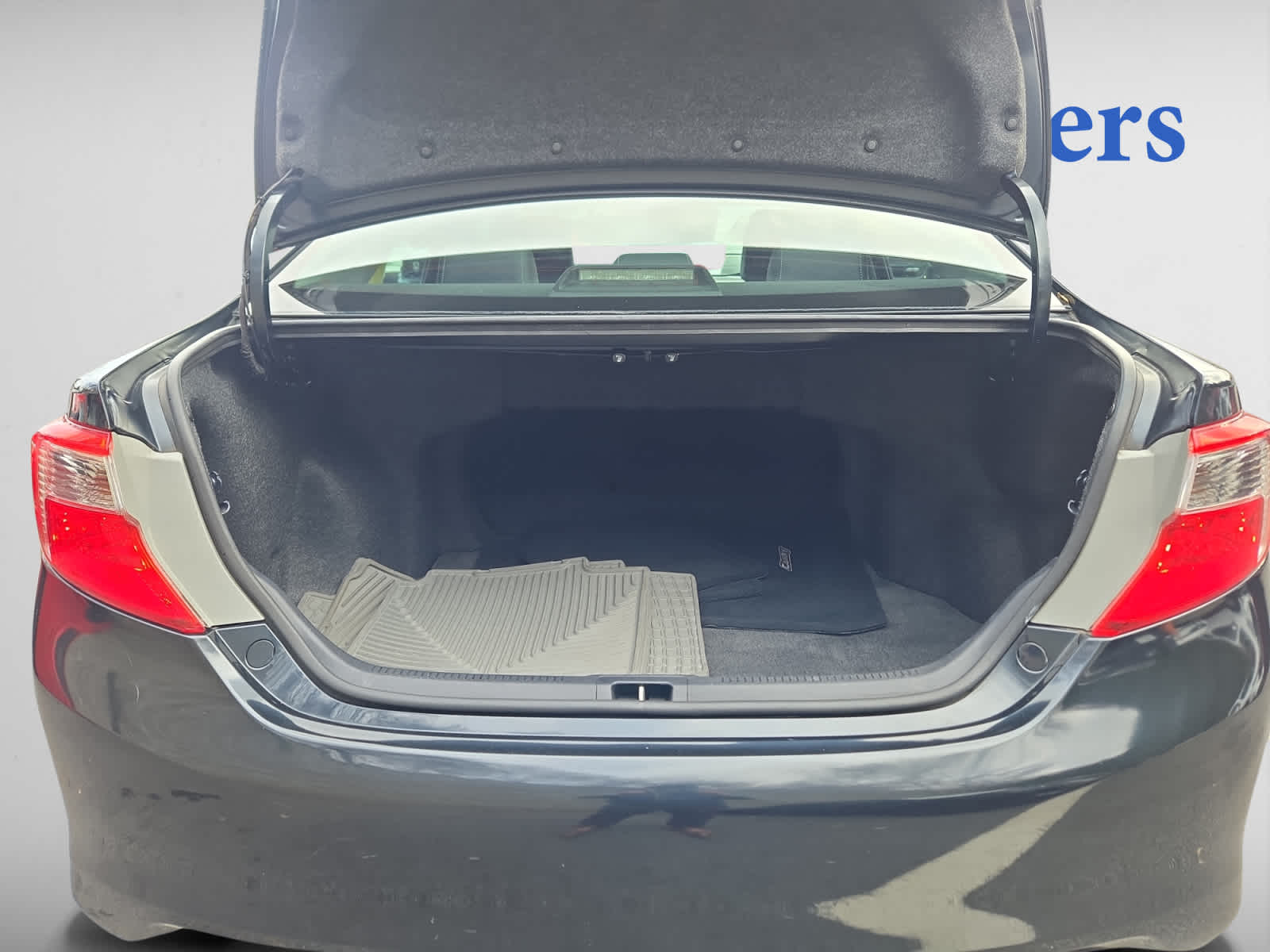 2012 Toyota Camry SE photo 4