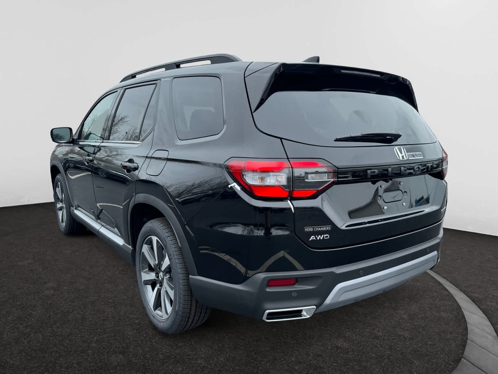 2025 Honda Pilot TrailSport photo 2