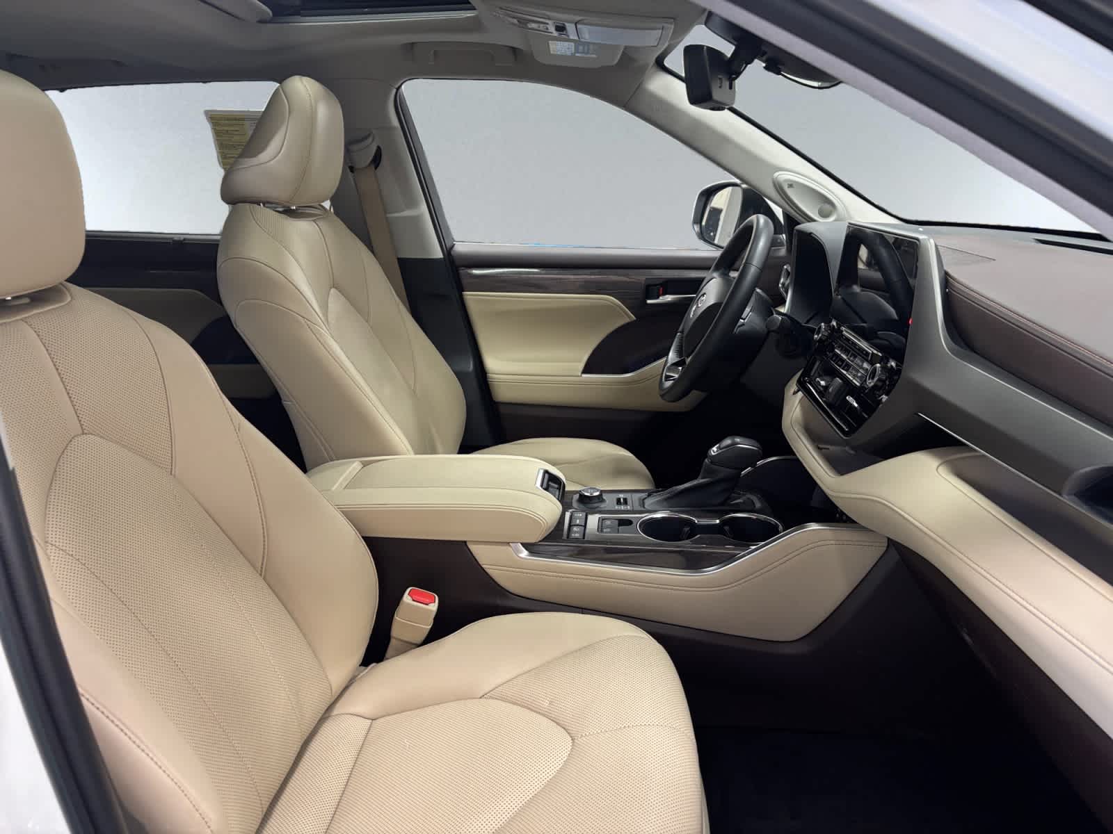 used 2022 Toyota Highlander car, priced at $35,398