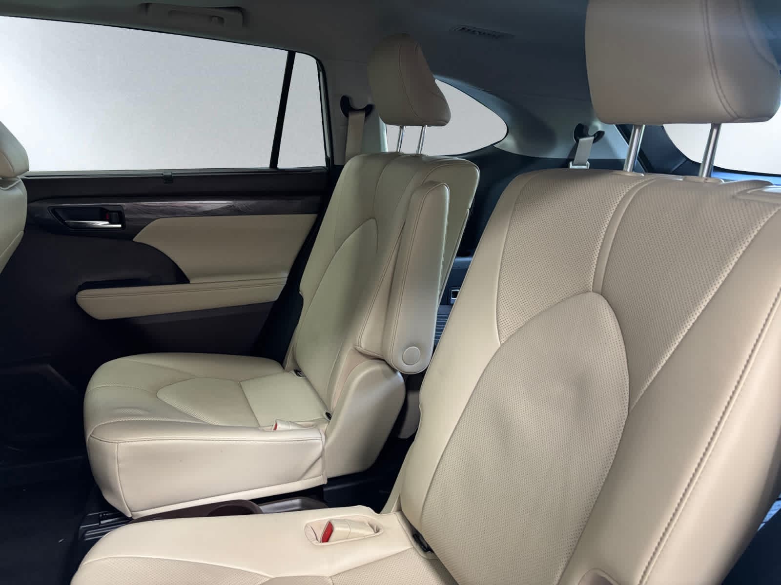 used 2022 Toyota Highlander car, priced at $35,398