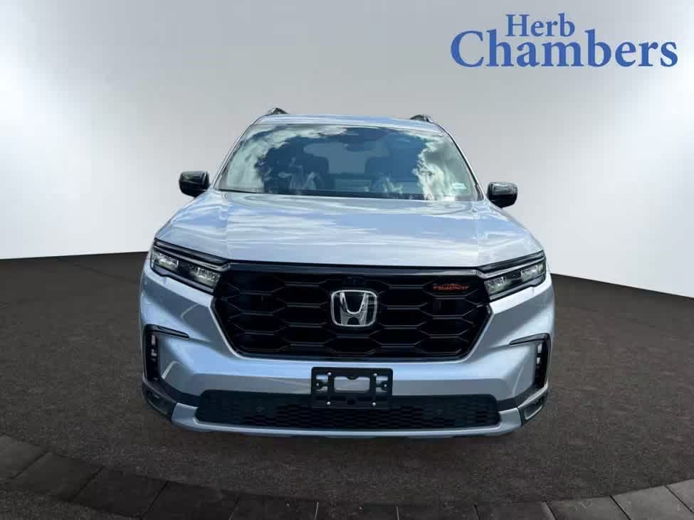 2025 Honda Pilot TrailSport photo 2