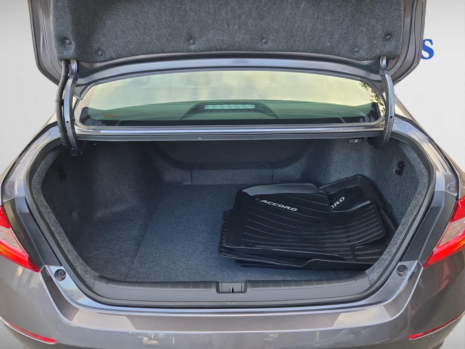 2019 Honda Accord LX photo 4