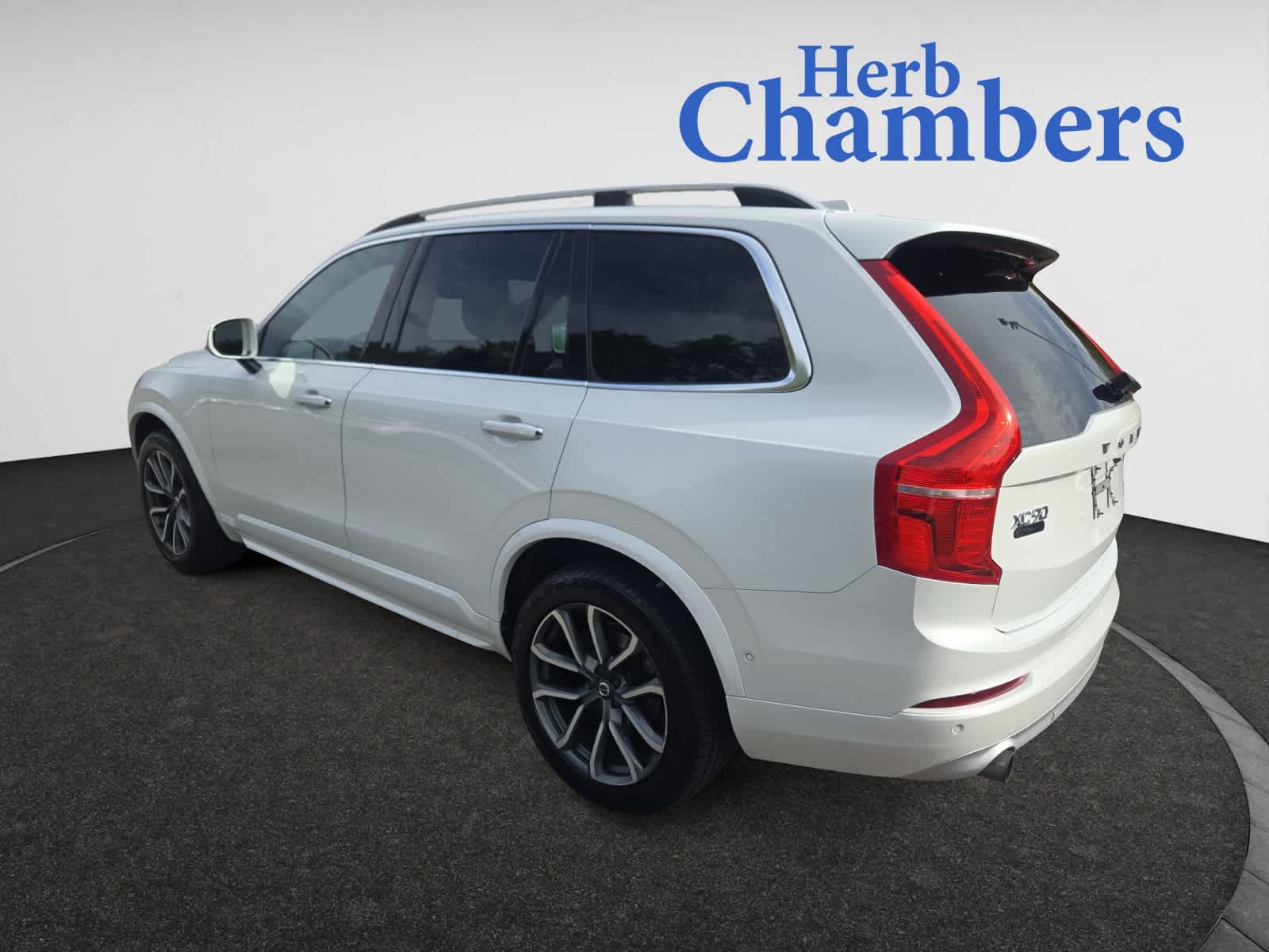 2018 Volvo XC90 T5 AWD Momentum photo 2