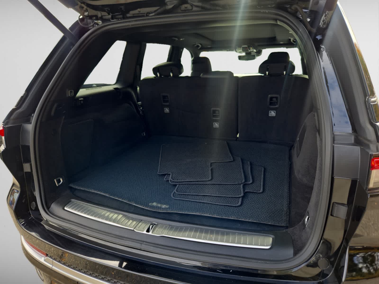 2022 Jeep Cherokee Summit 4xe photo 2