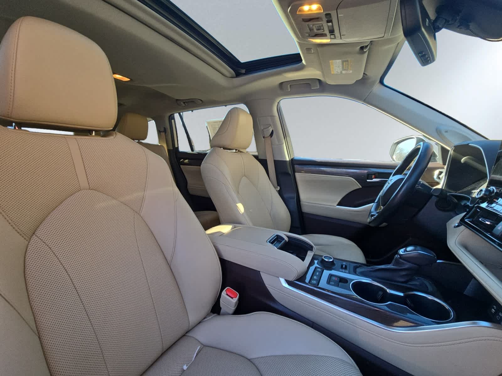 used 2022 Toyota Highlander car, priced at $35,398