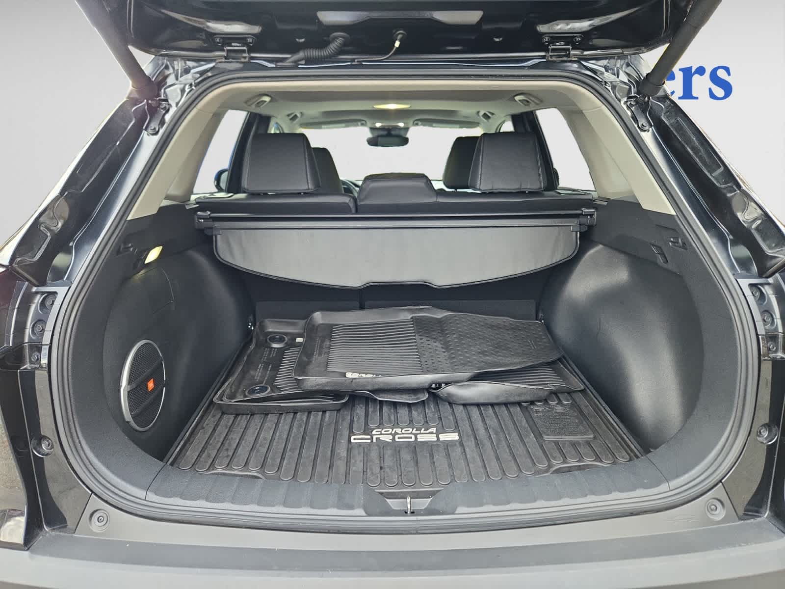 2023 Toyota Corolla Cross XLE photo 4