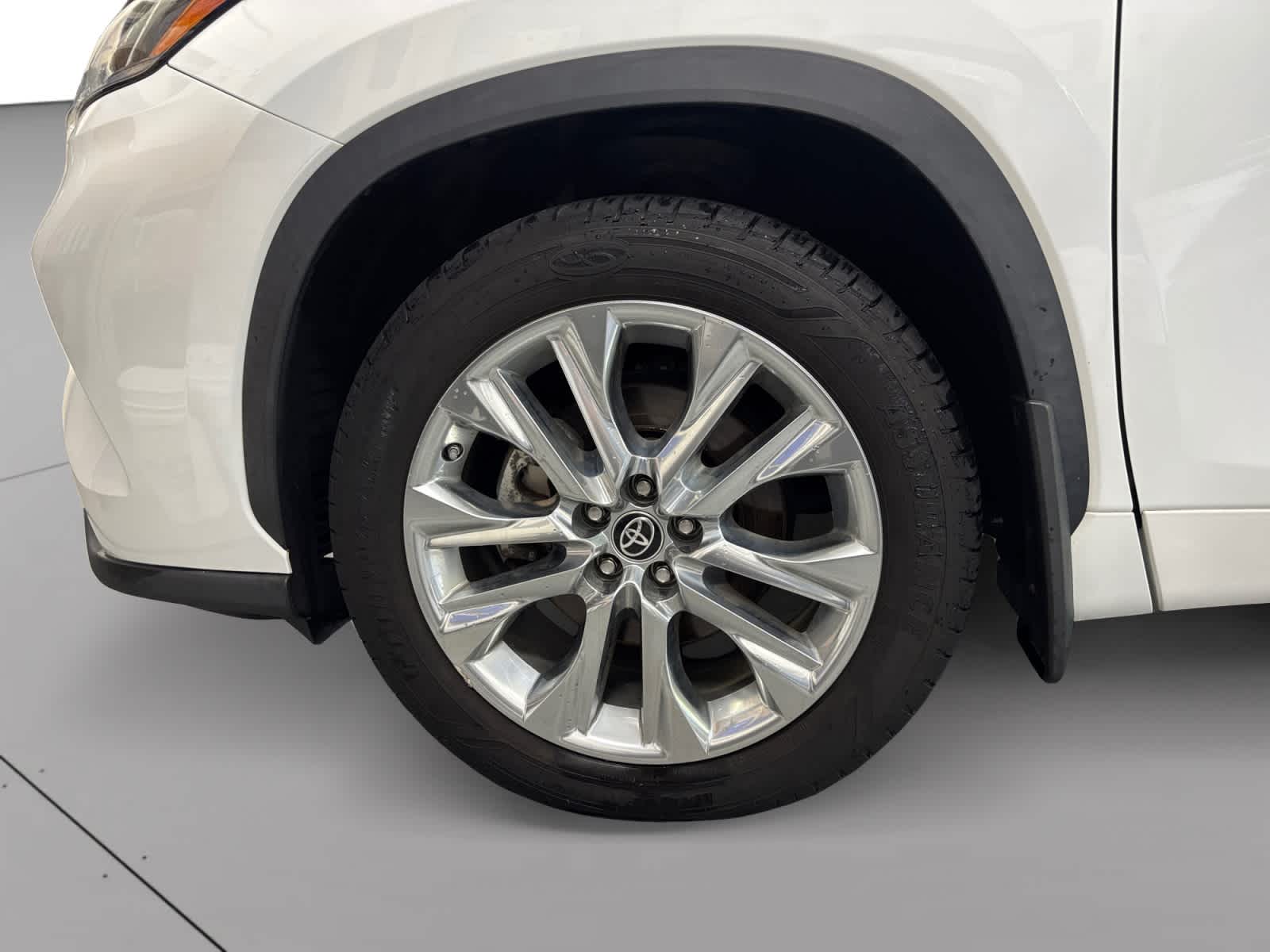 used 2022 Toyota Highlander car, priced at $35,398