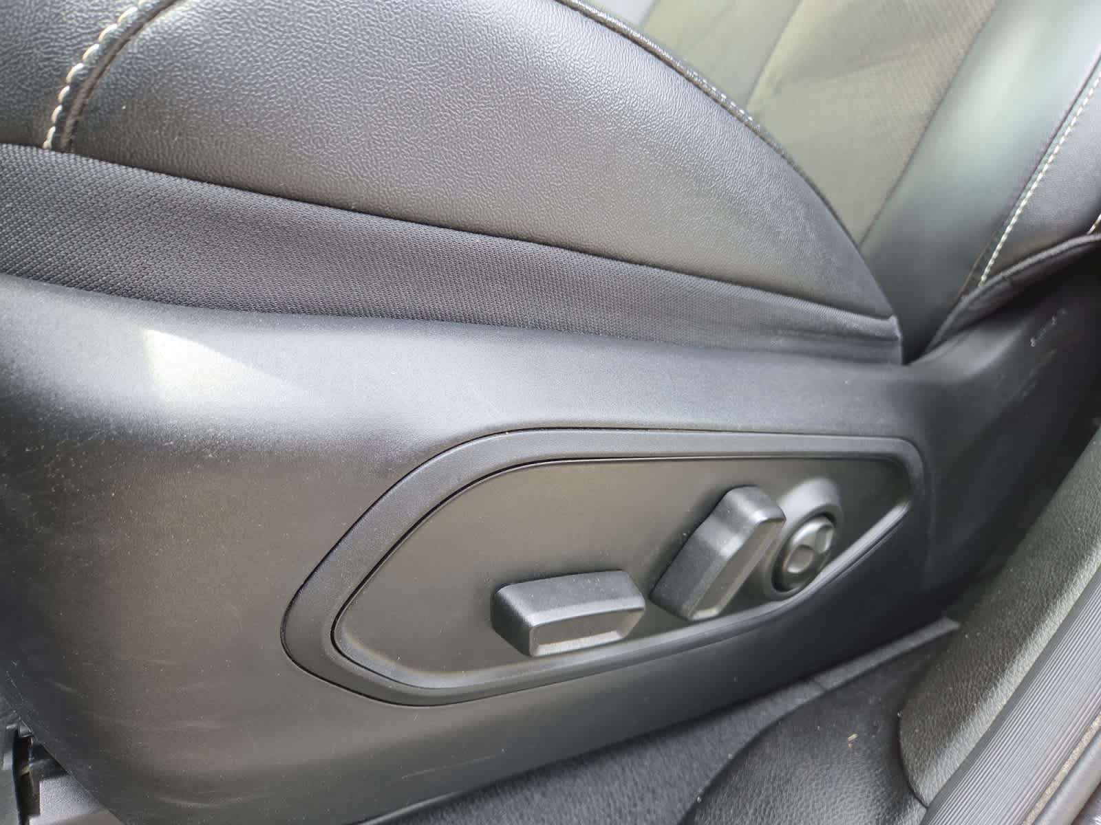 used 2023 Jeep Grand Cherokee car, priced at $33,998