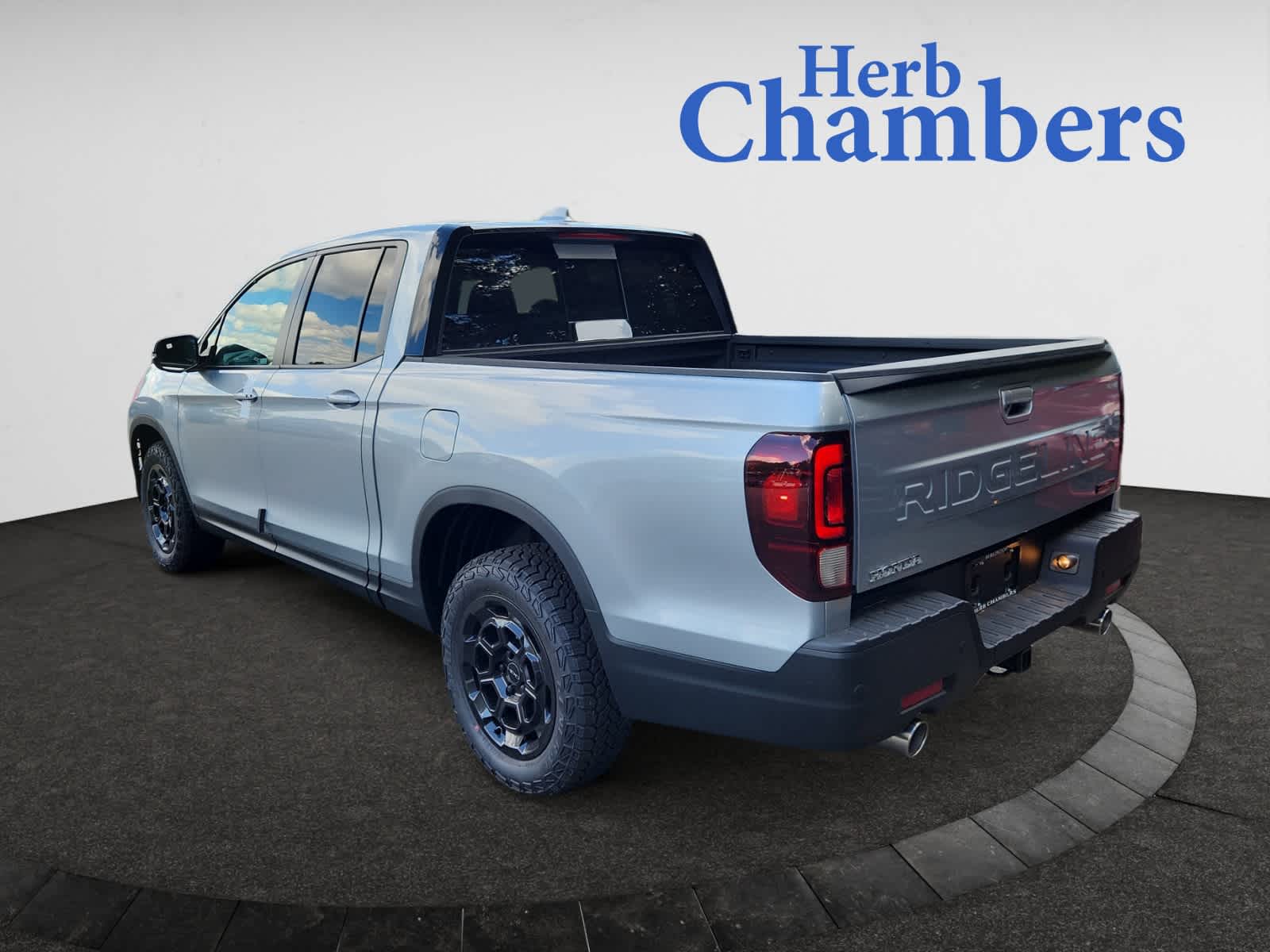 2025 Honda Ridgeline TrailSport photo 3