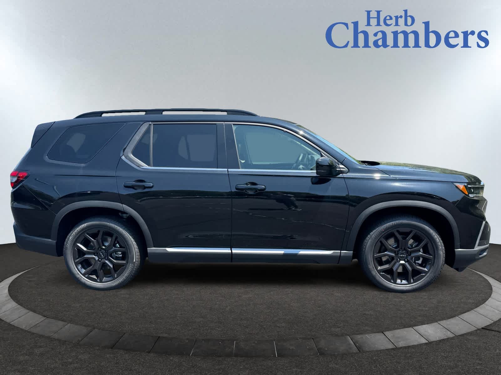 2025 Honda Pilot Touring photo 2