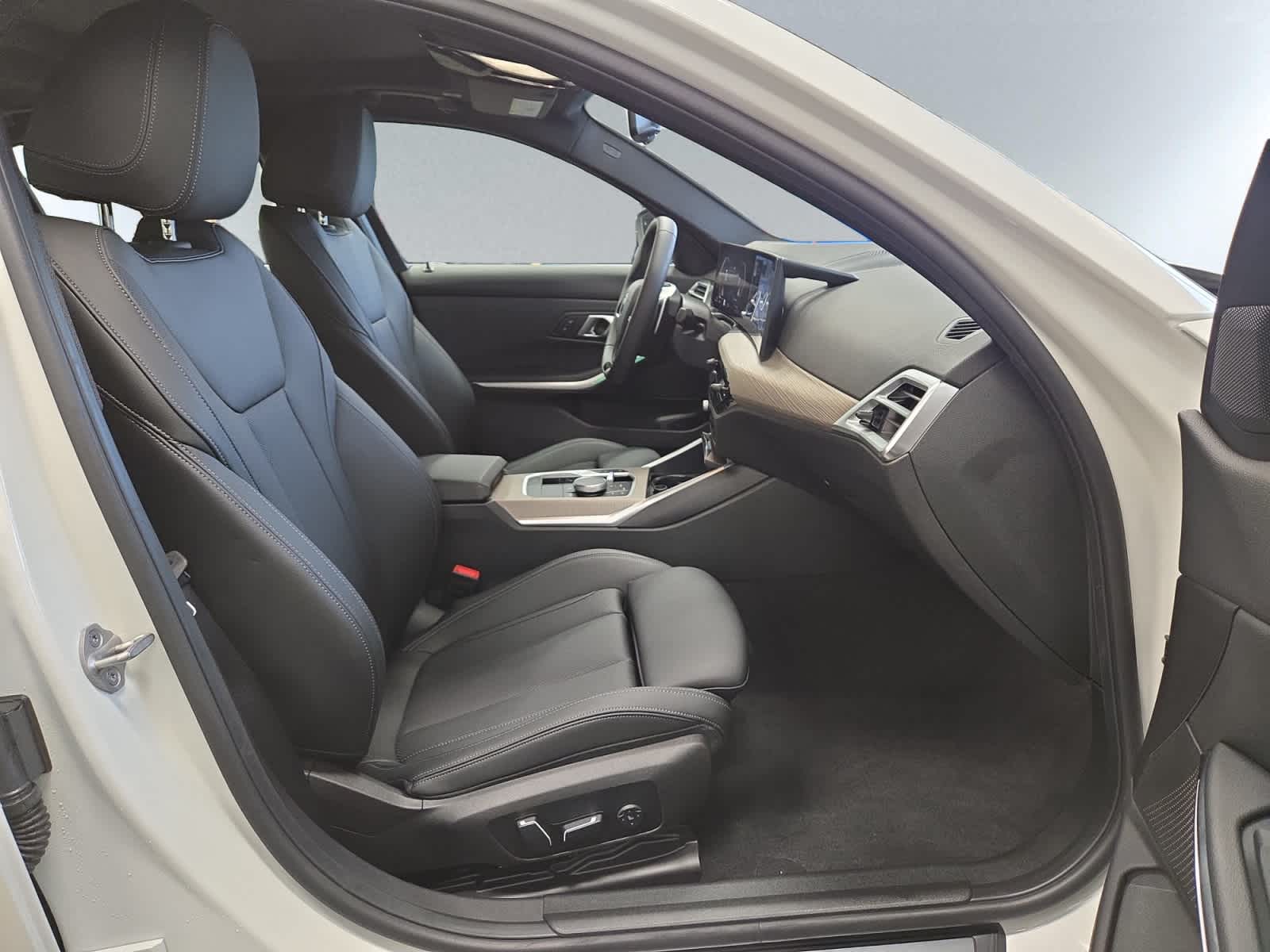 2025 BMW 3 Series 330i - Photo 20