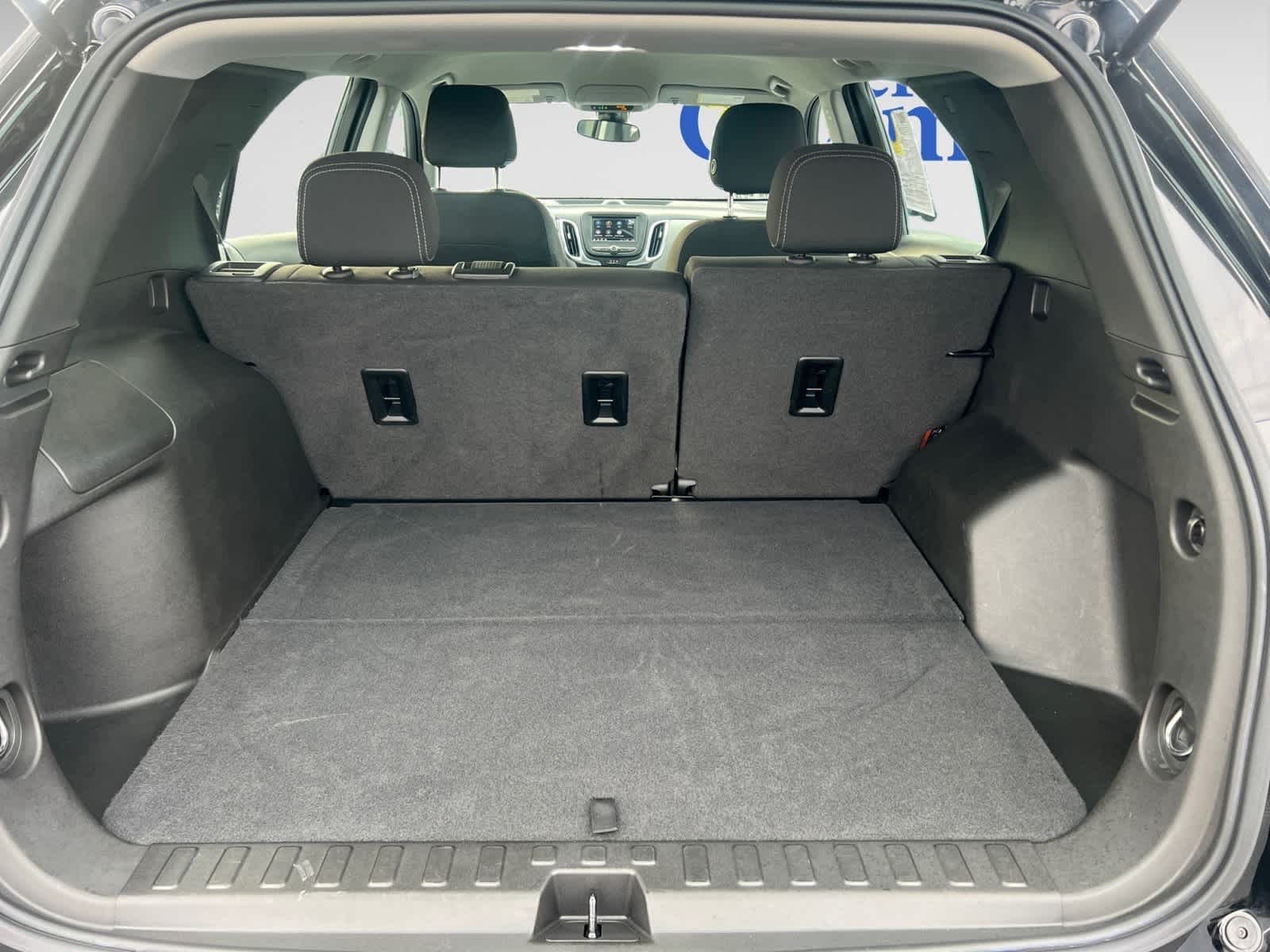 2022 Chevrolet Equinox LS photo 2