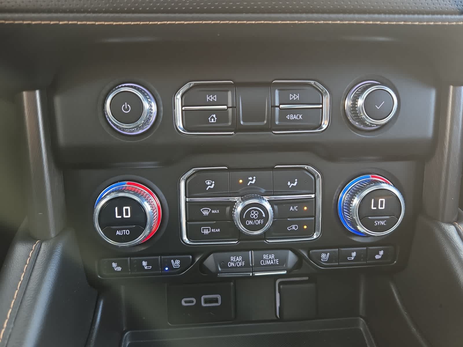 2023 GMC Yukon AT4 - Photo 35
