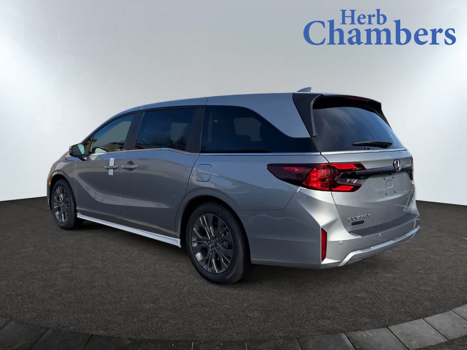 2026 Honda Odyssey Touring photo 3