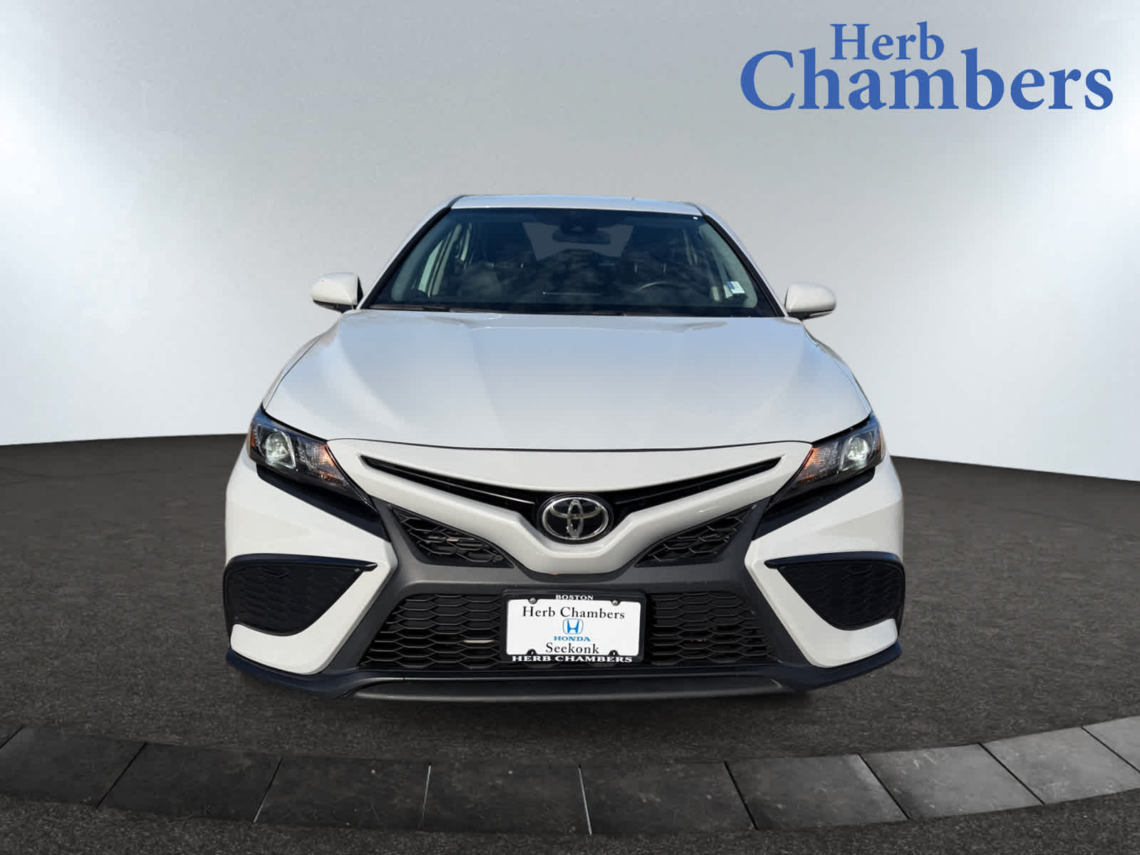 2024 Toyota Camry SE photo 2