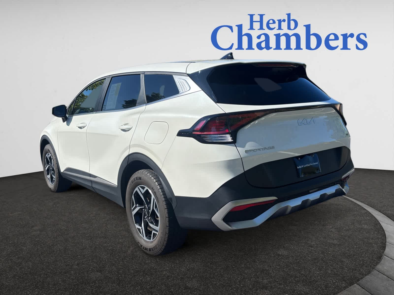 2023 Kia Sportage LX photo 3