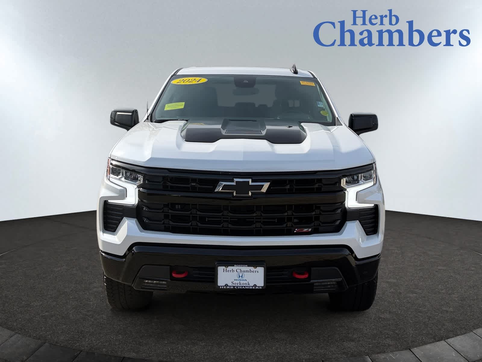 2024 Chevrolet Silverado 1500 LT Trail Boss photo 2