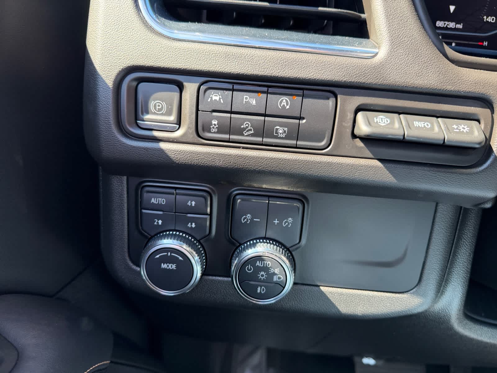 2023 GMC Yukon AT4 - Photo 27