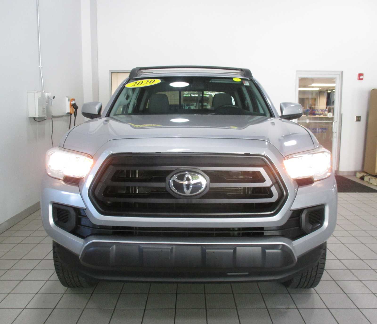 2020 Toyota Tacoma SR V6 photo 2