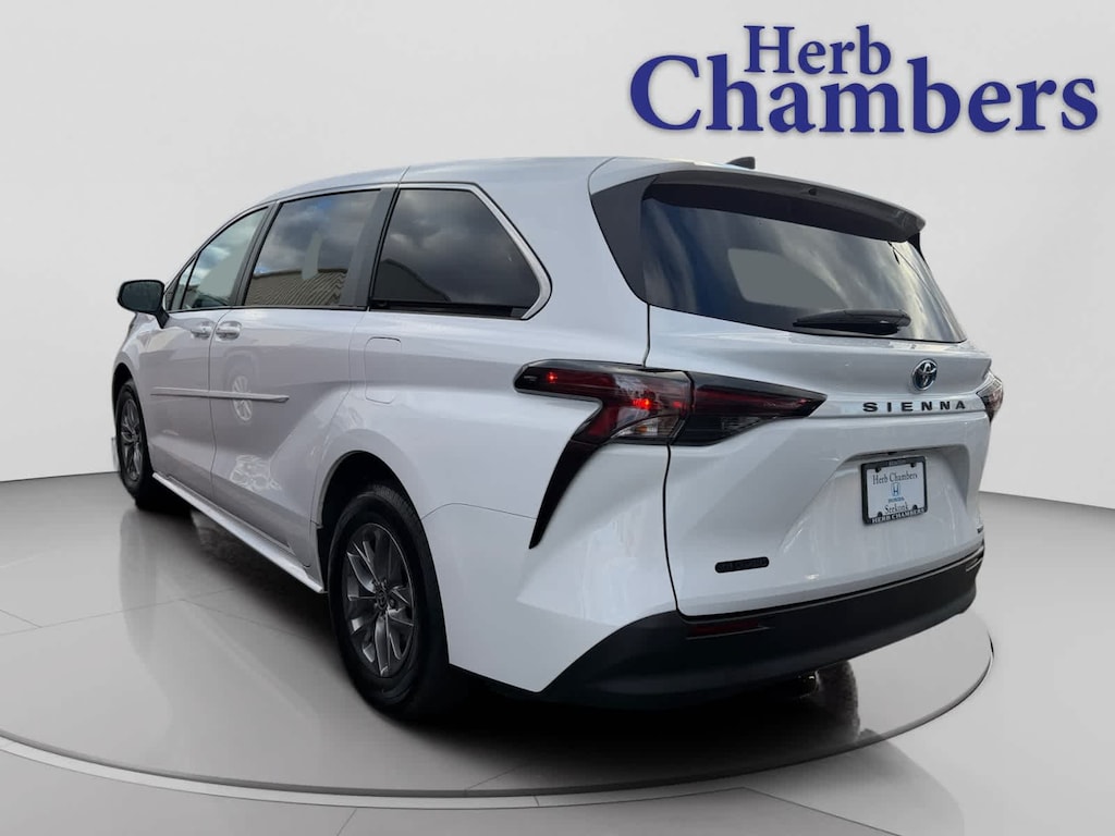 Used 2023 Toyota Sienna LE 8 Passenger Van Passenger Van