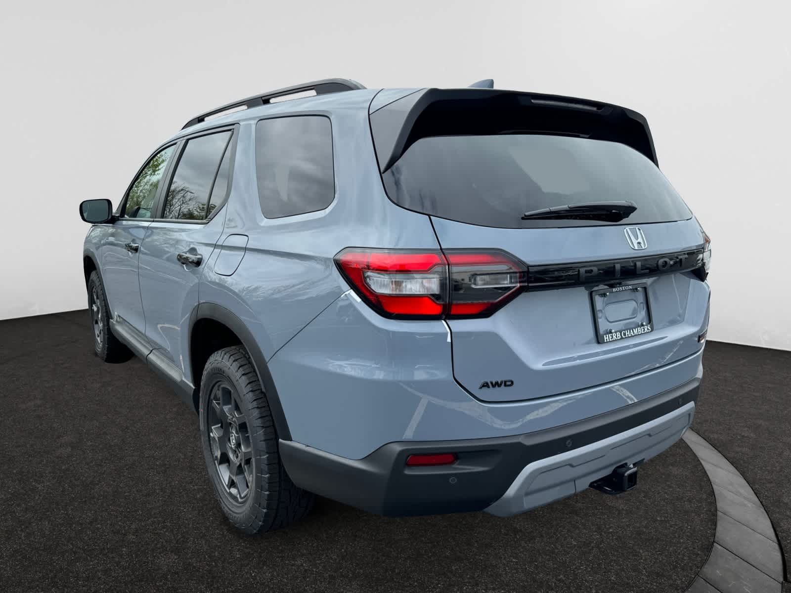 2025 Honda Pilot TrailSport photo 3