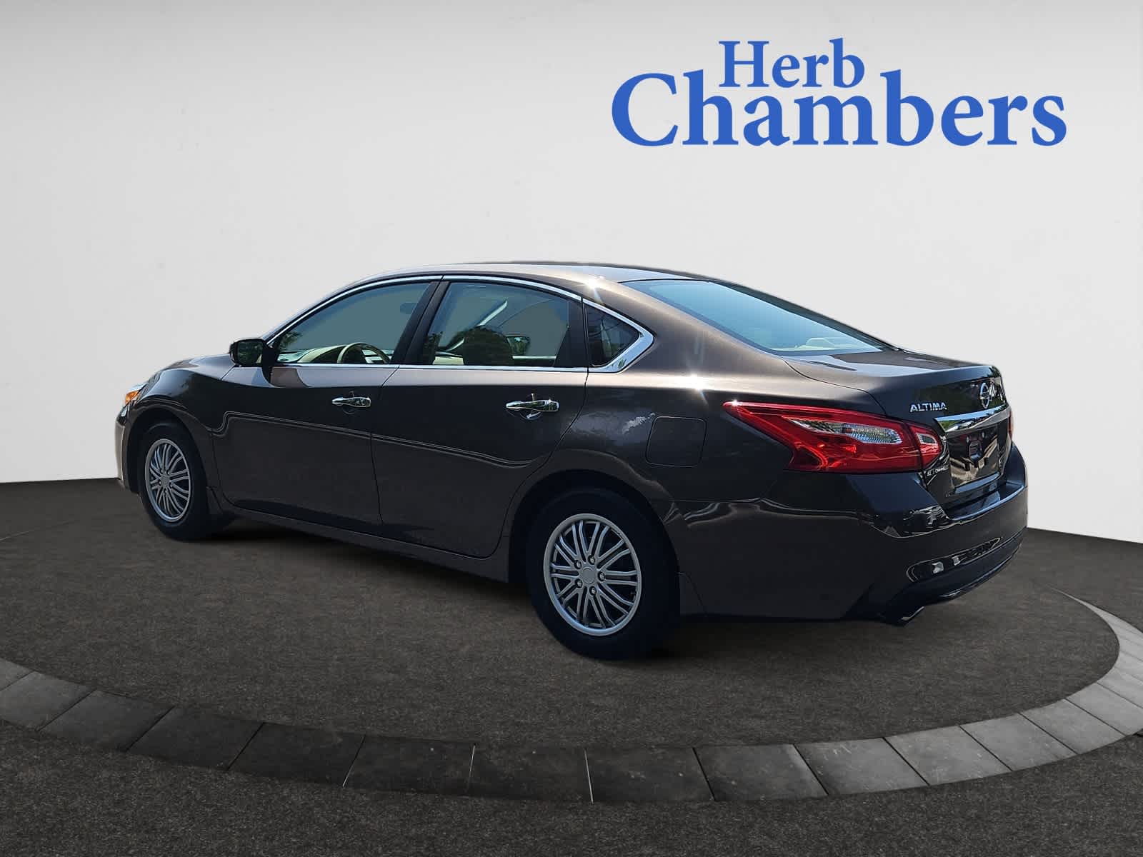 Used 2017 Nissan Altima S with VIN 1N4AL3AP3HC156008 for sale in Seekonk, MA