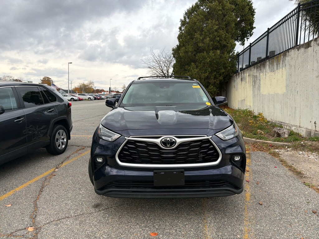 Used 2022 Toyota Highlander LE SUV