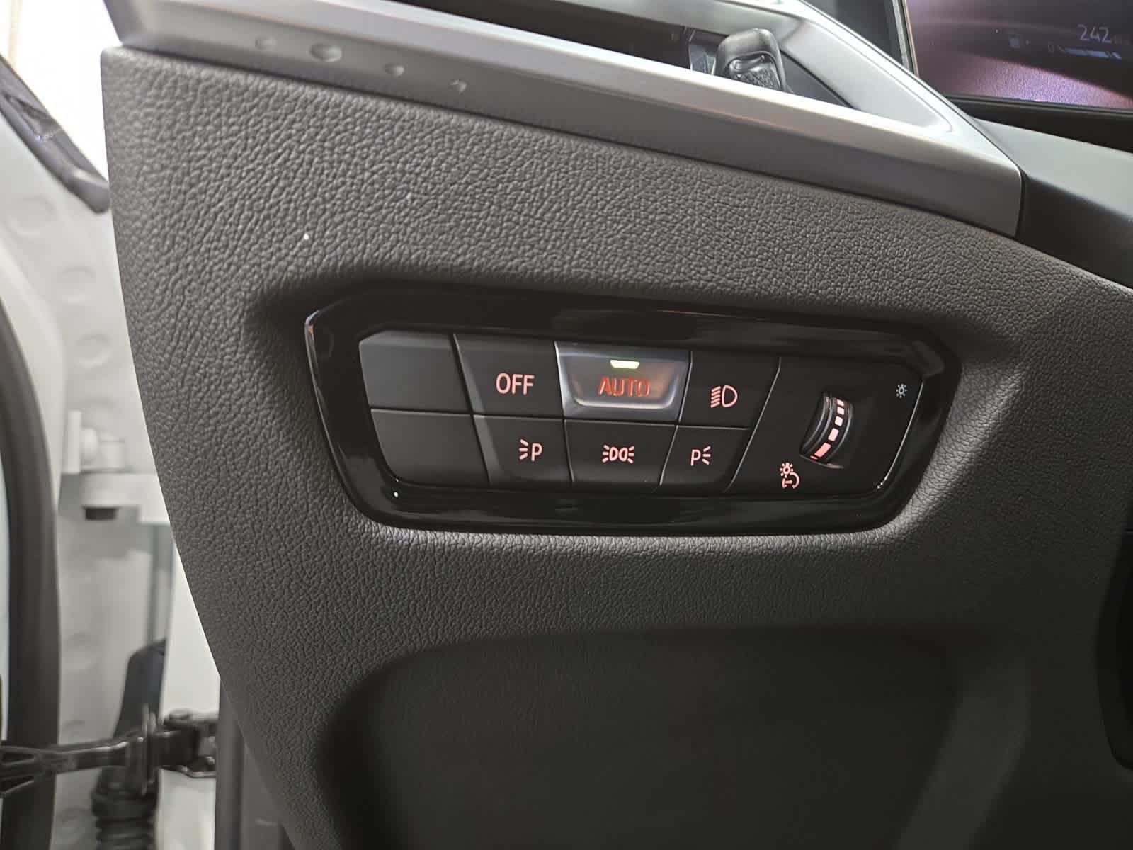 2025 BMW 3 Series 330i - Photo 28