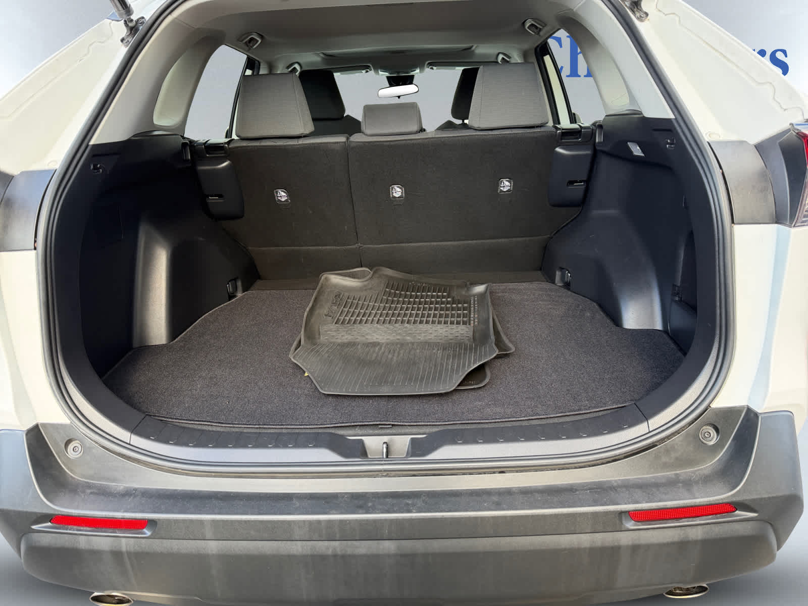 2021 Toyota RAV4 XLE photo 3