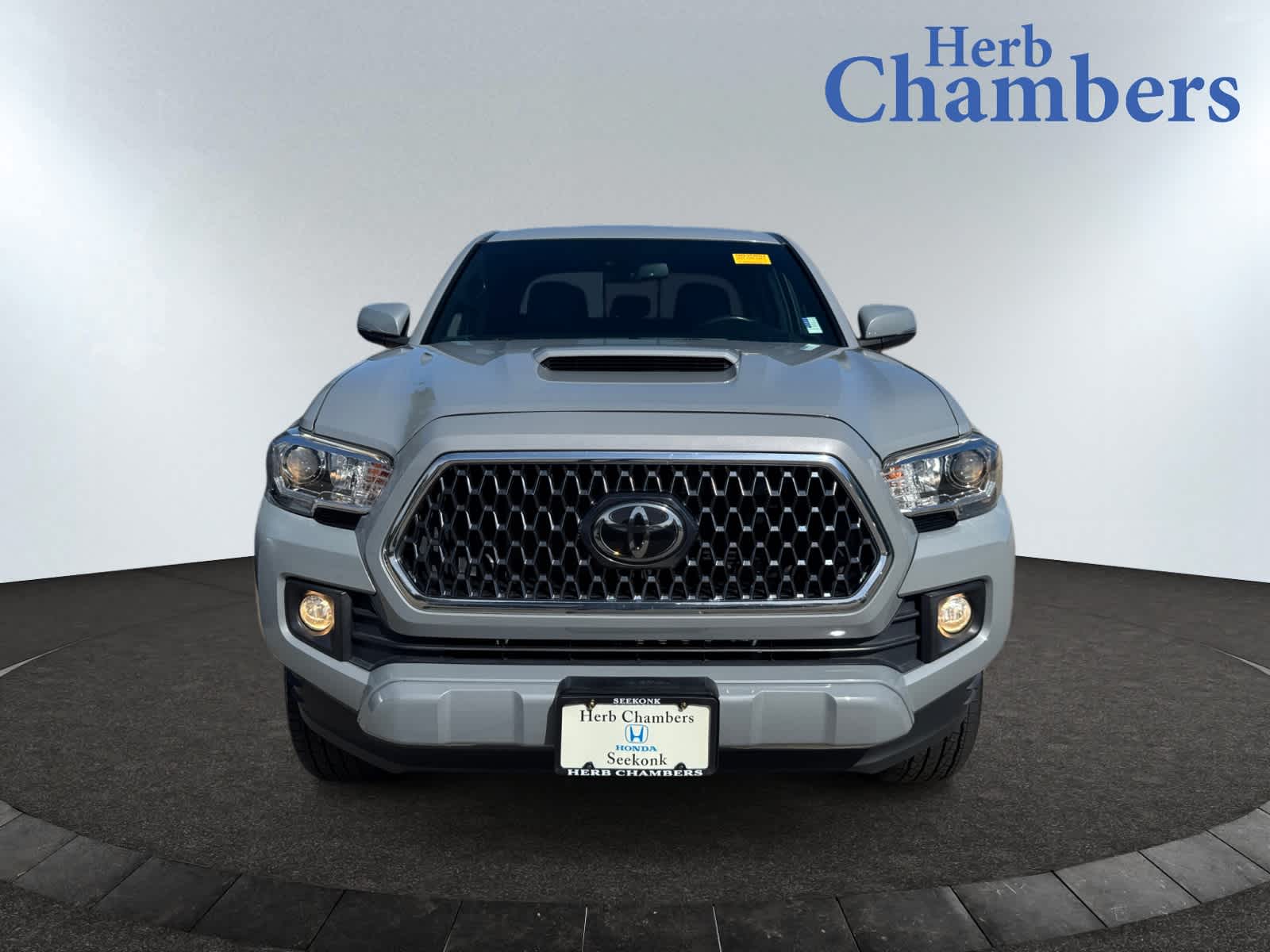 2019 Toyota Tacoma TRD Sport V6 photo 2