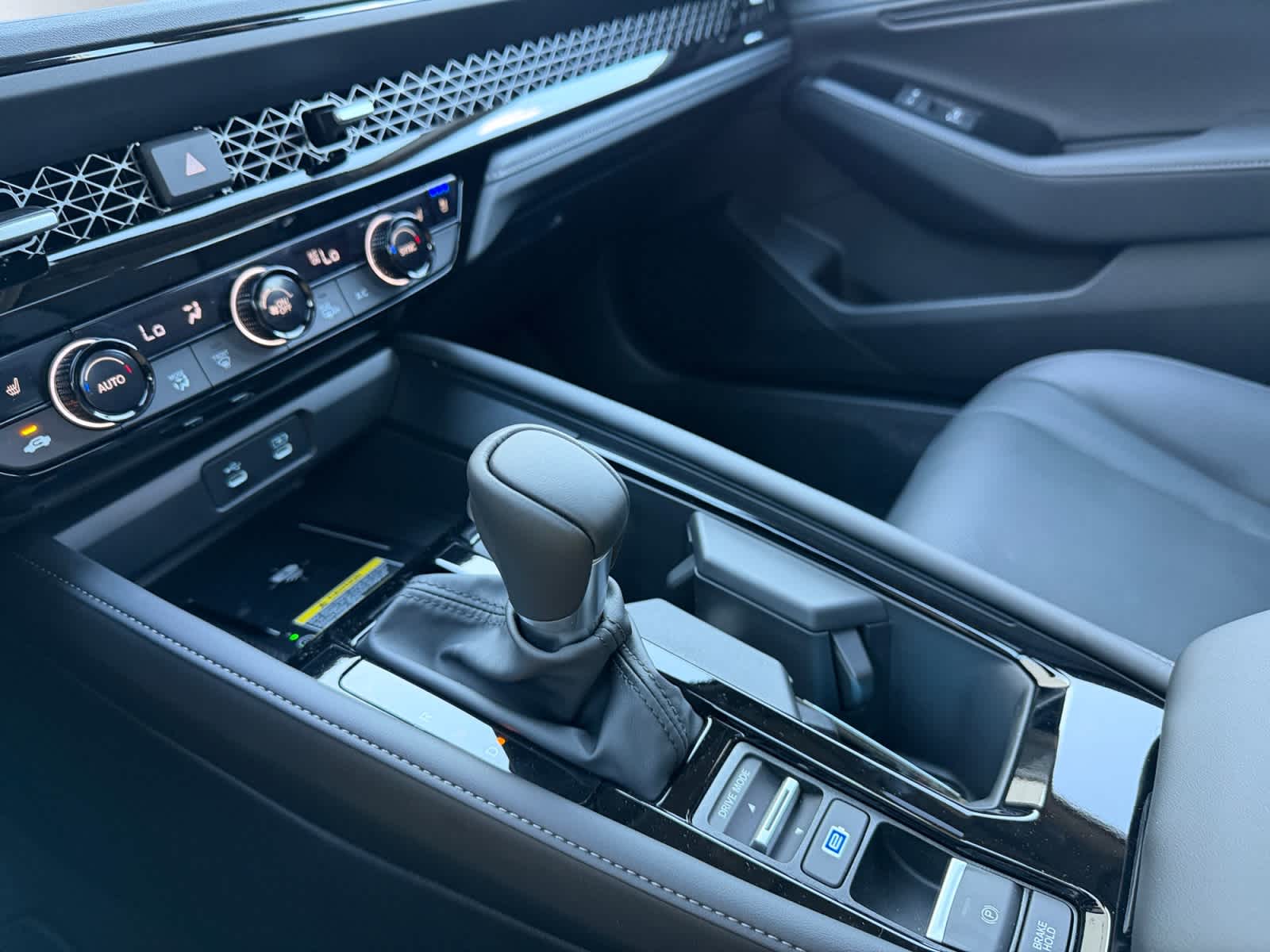 2025 Honda Accord Hybrid Touring - Photo 16