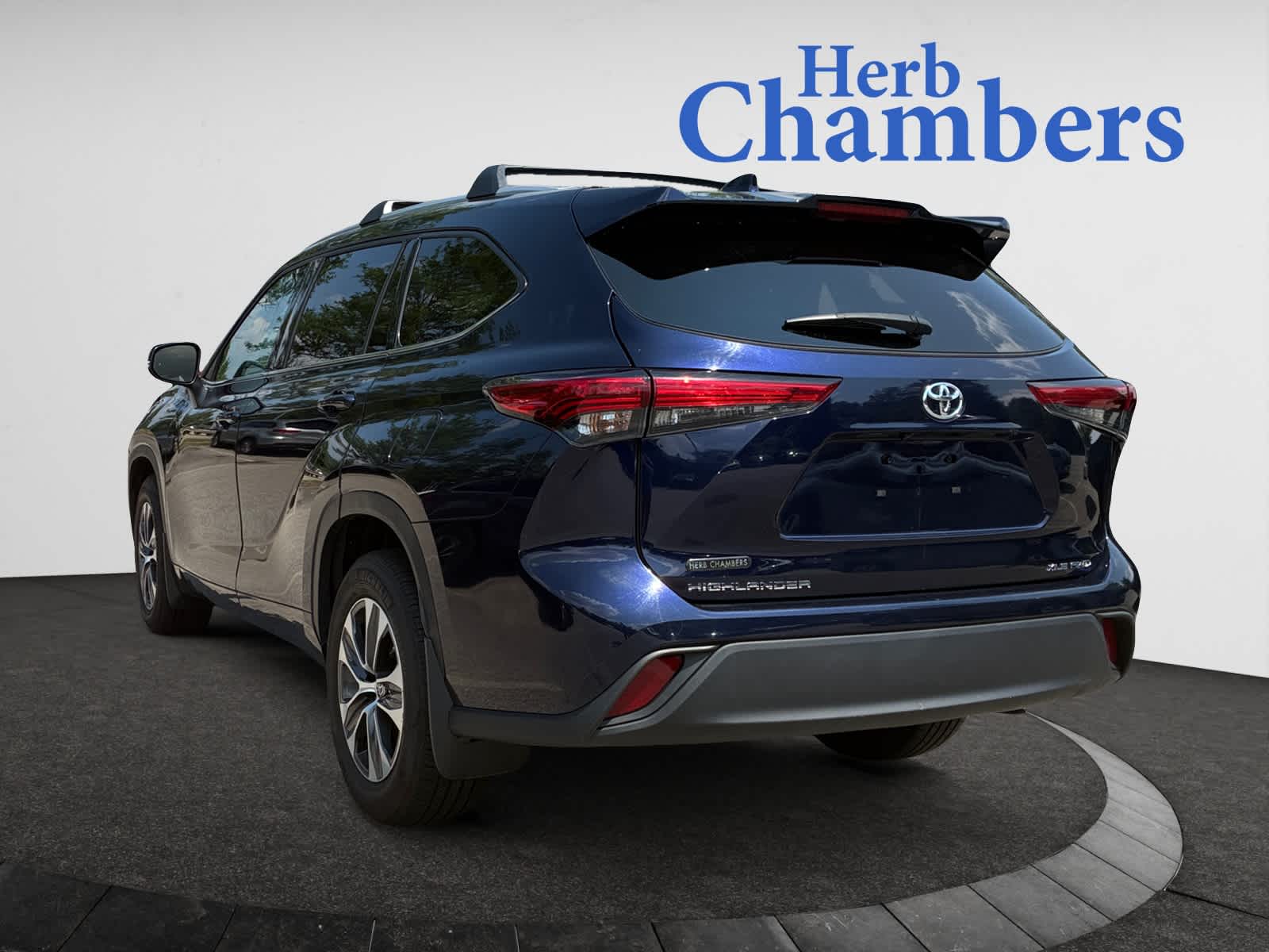 2022 Toyota Highlander XLE photo 3