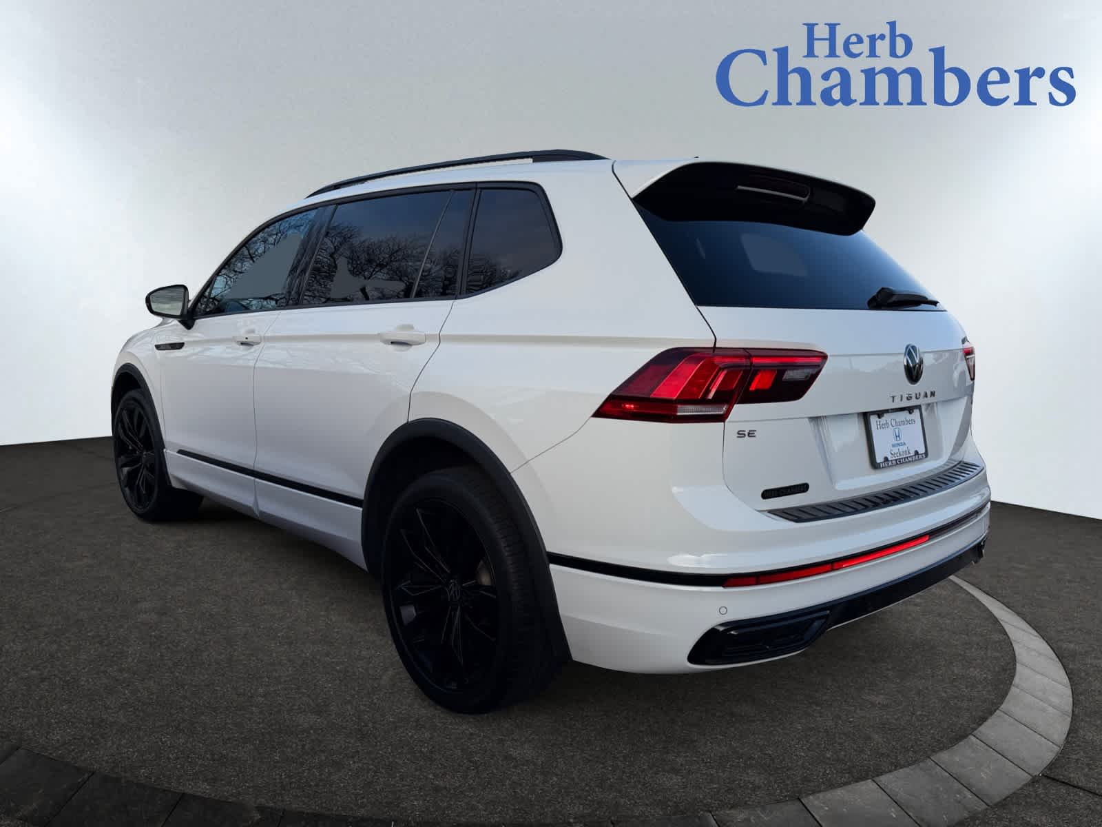 2022 Volkswagen Tiguan SE R-Line Black photo 3