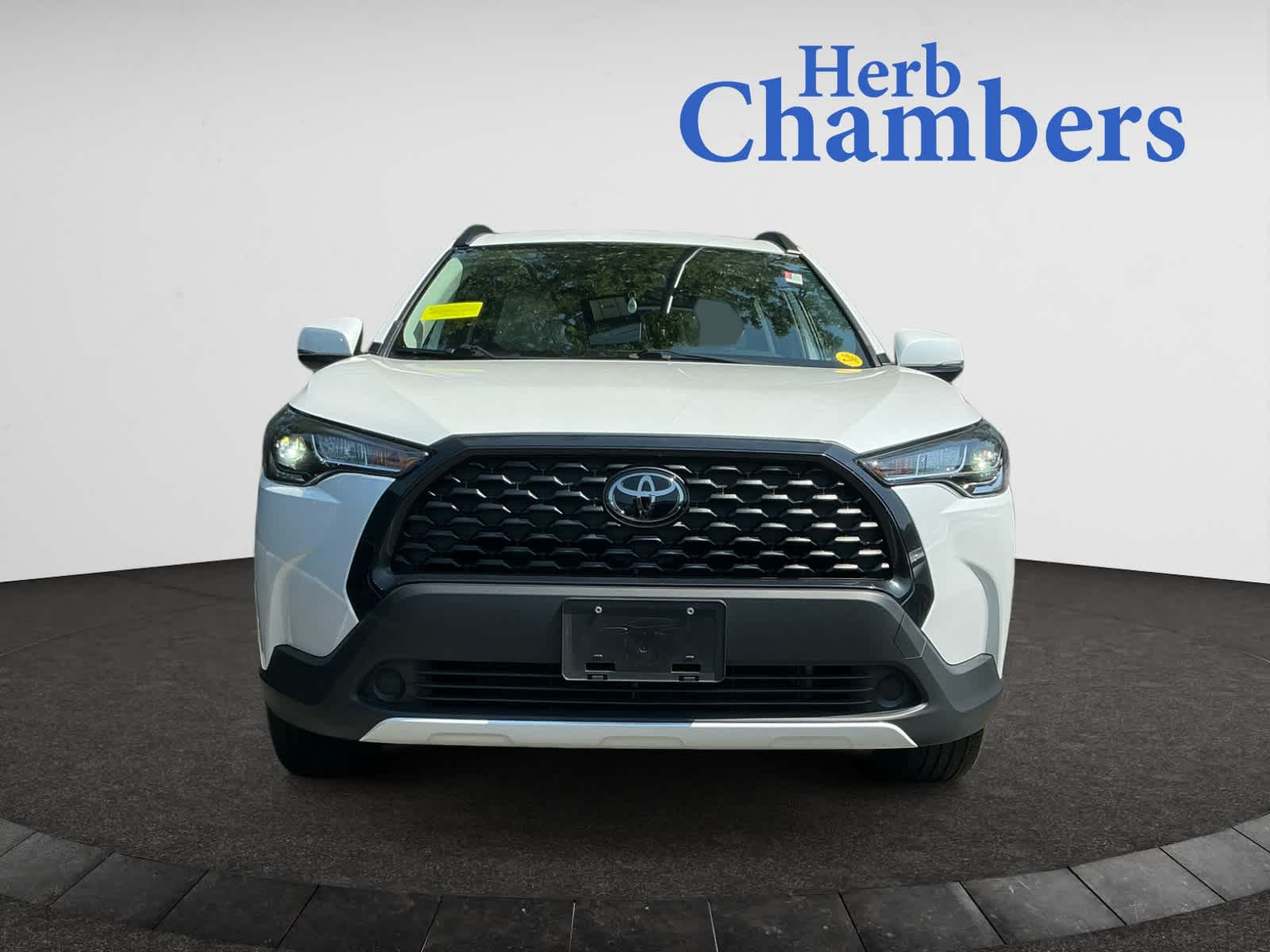 2022 Toyota Corolla Cross LE photo 2