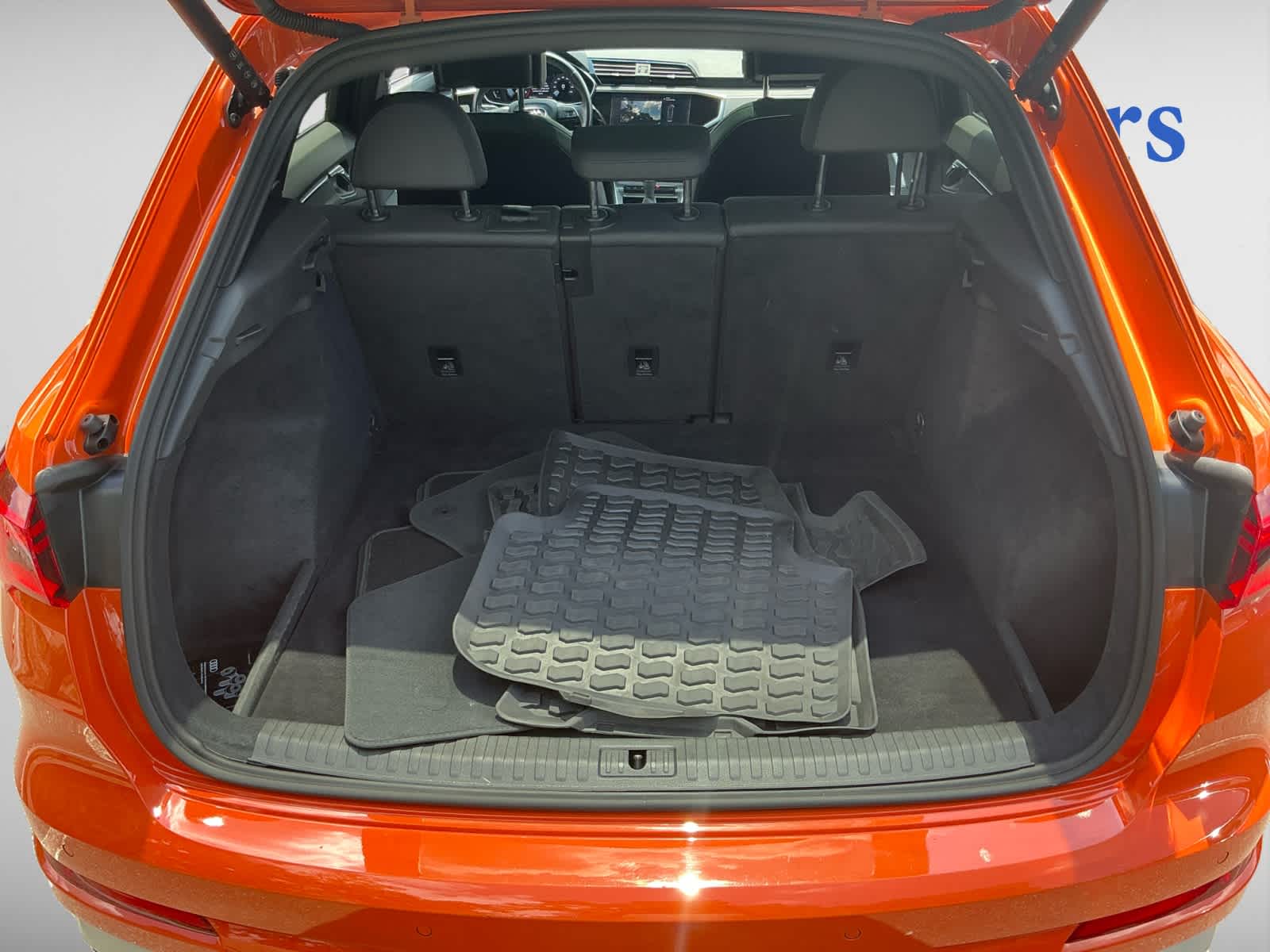 2022 Audi Q3 40 TFSI Premium photo 3