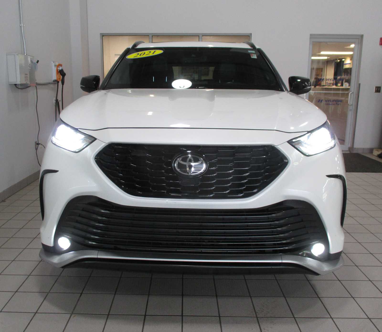 2021 Toyota Highlander XSE photo 2