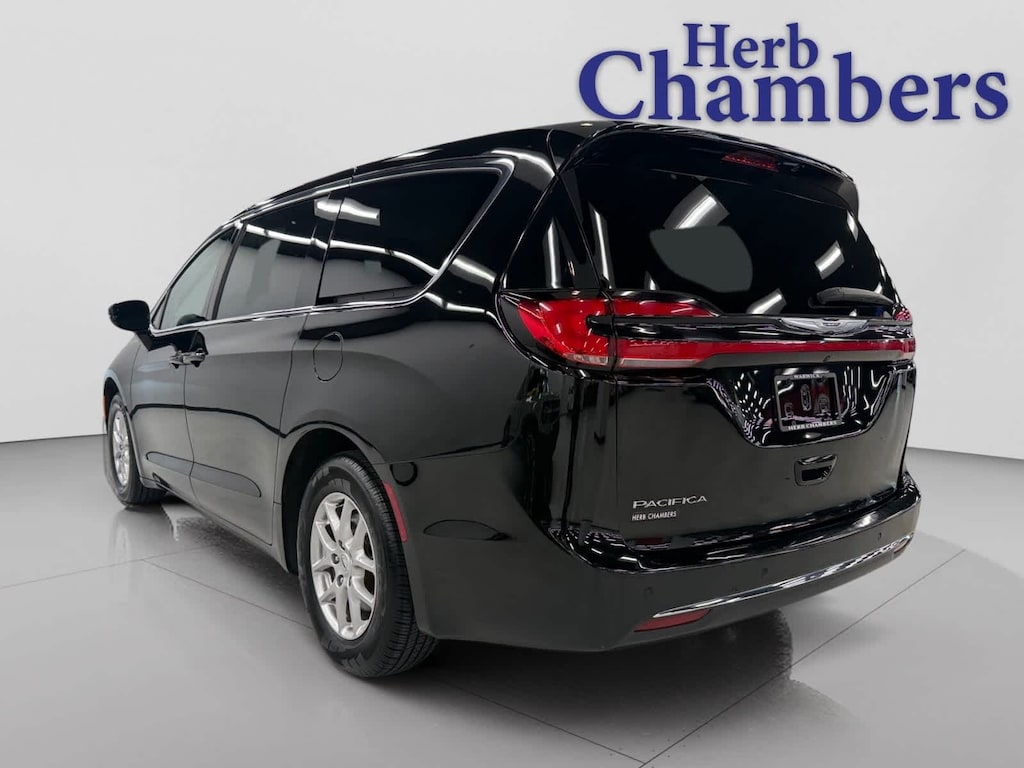Used 2024 Chrysler Pacifica Touring L Van Passenger Van