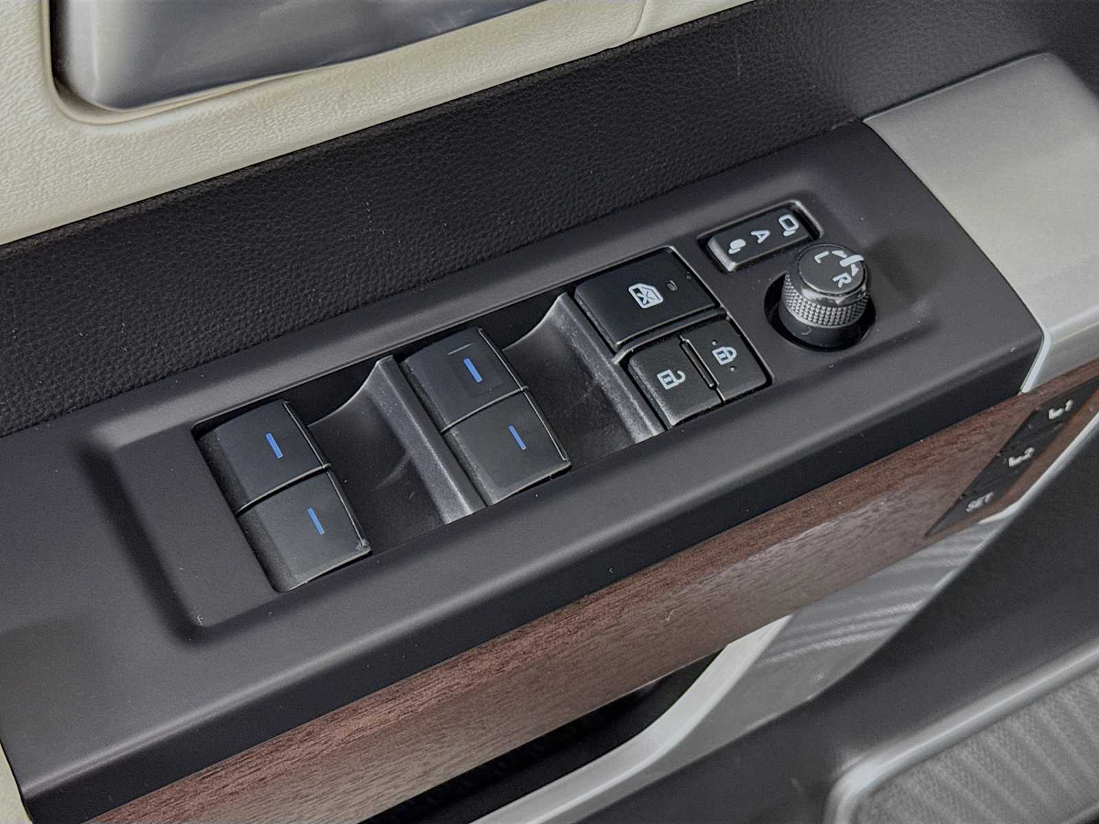 2022 Toyota Tundra Capstone - Photo 19