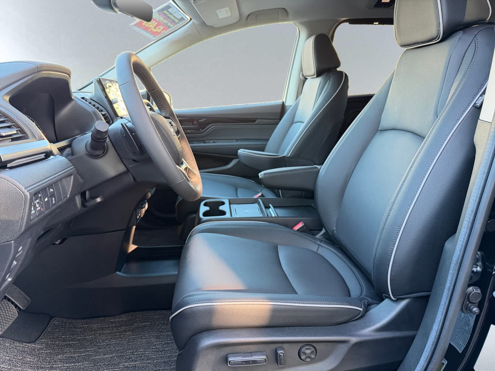 2026 Honda Odyssey Touring - Photo 7