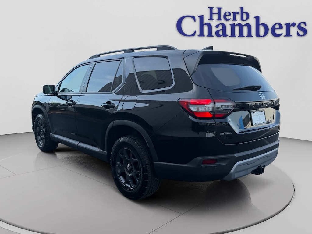 Used 2025 Honda Pilot TrailSport SUV