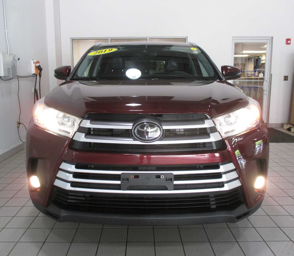 Used 2019 Toyota Highlander XLE V6 SUV