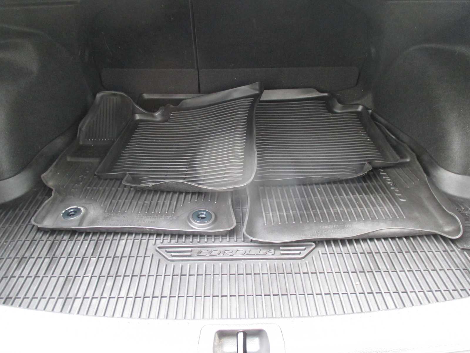 2022 Toyota Corolla Hybrid LE photo 3